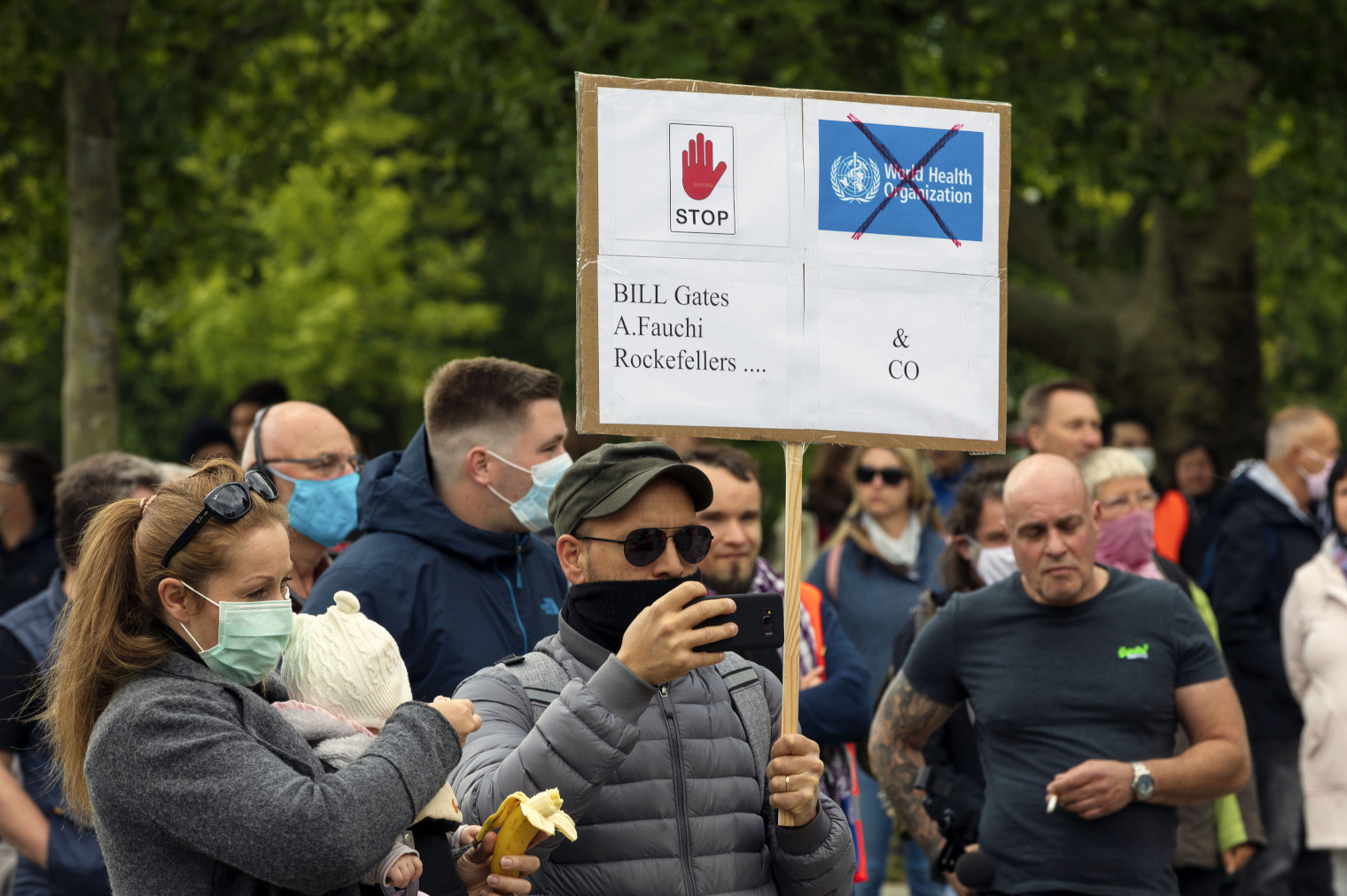 Demonstration gegen die Coronamaßnahmen in der Innenstadt. Hannover, 16.05.2020